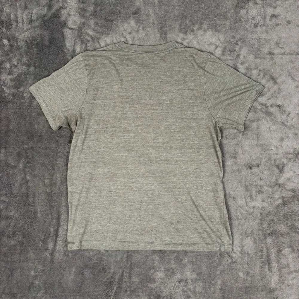 The North Face T-Shirt Women L Gray Bear Mountain Graphic Short Sleeve Crewneck - Picture 2 of 10